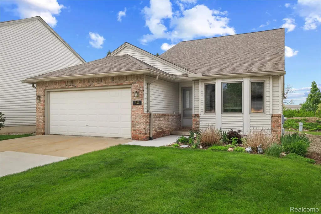 352 Cottonwood Lane Saline City MI 48176