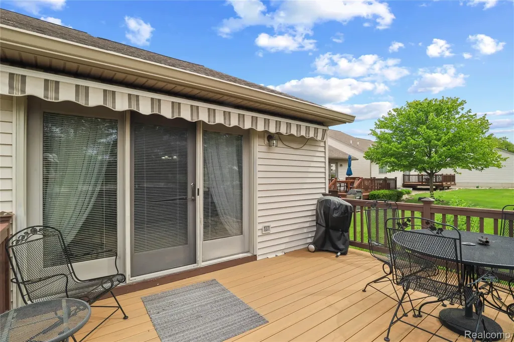 352 Cottonwood Lane Saline City MI 48176