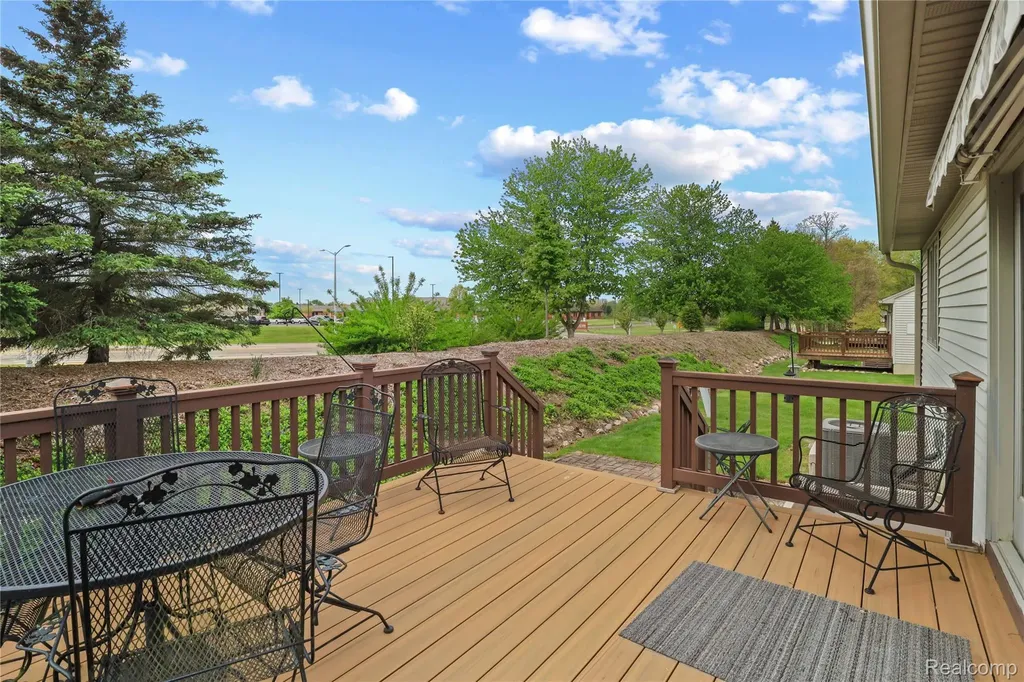 352 Cottonwood Lane Saline City MI 48176