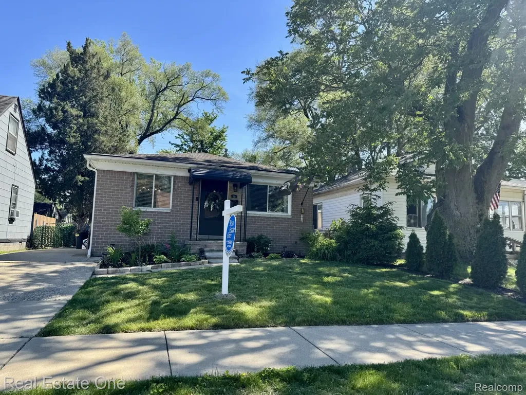 311 W Brockton Avenue Madison Heights City MI 48071