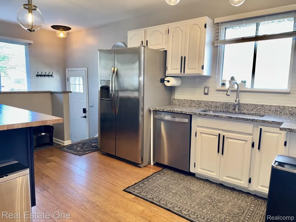 311 W Brockton Avenue Madison Heights City MI 48071