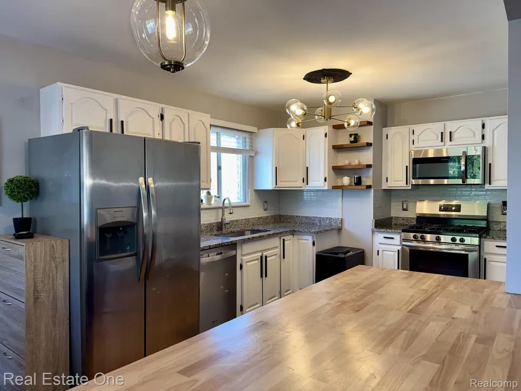 311 W Brockton Avenue Madison Heights City MI 48071