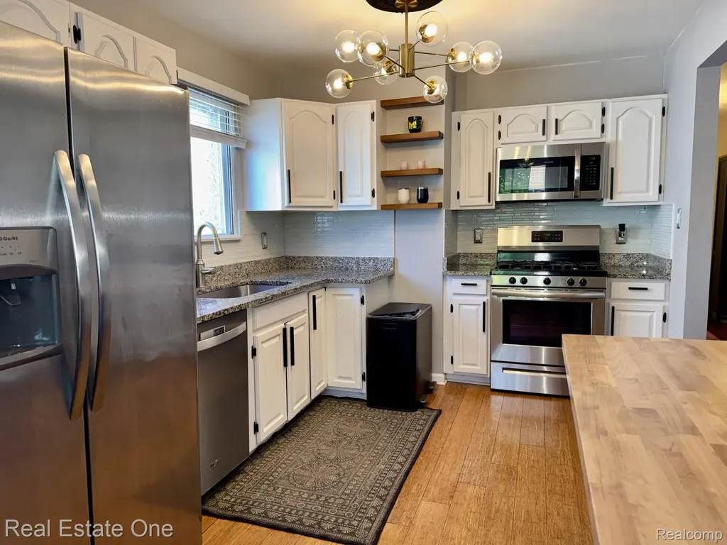 311 W Brockton Avenue Madison Heights City MI 48071