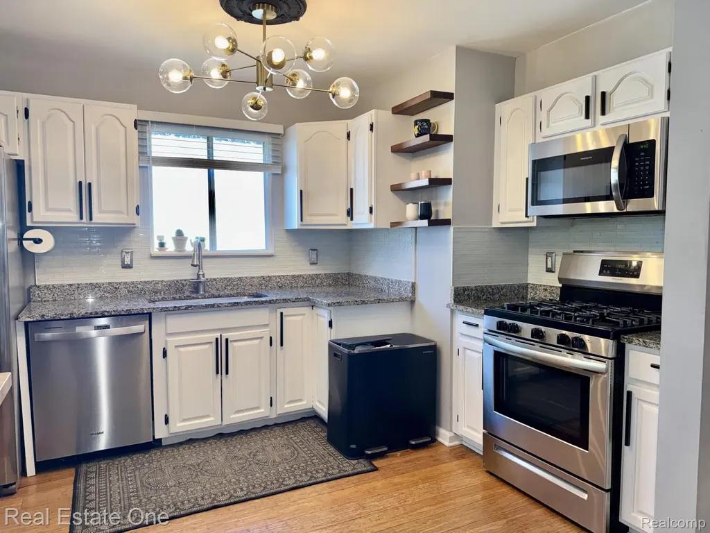 311 W Brockton Avenue Madison Heights City MI 48071