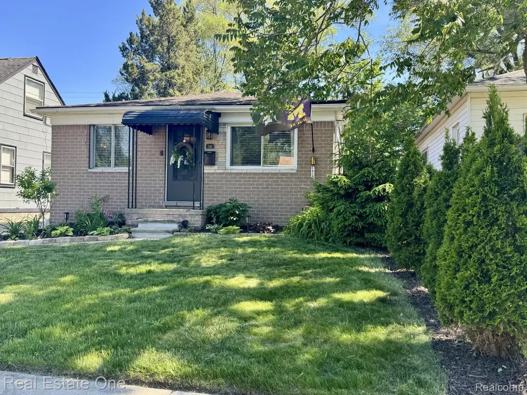 311 W Brockton Avenue Madison Heights City MI 48071