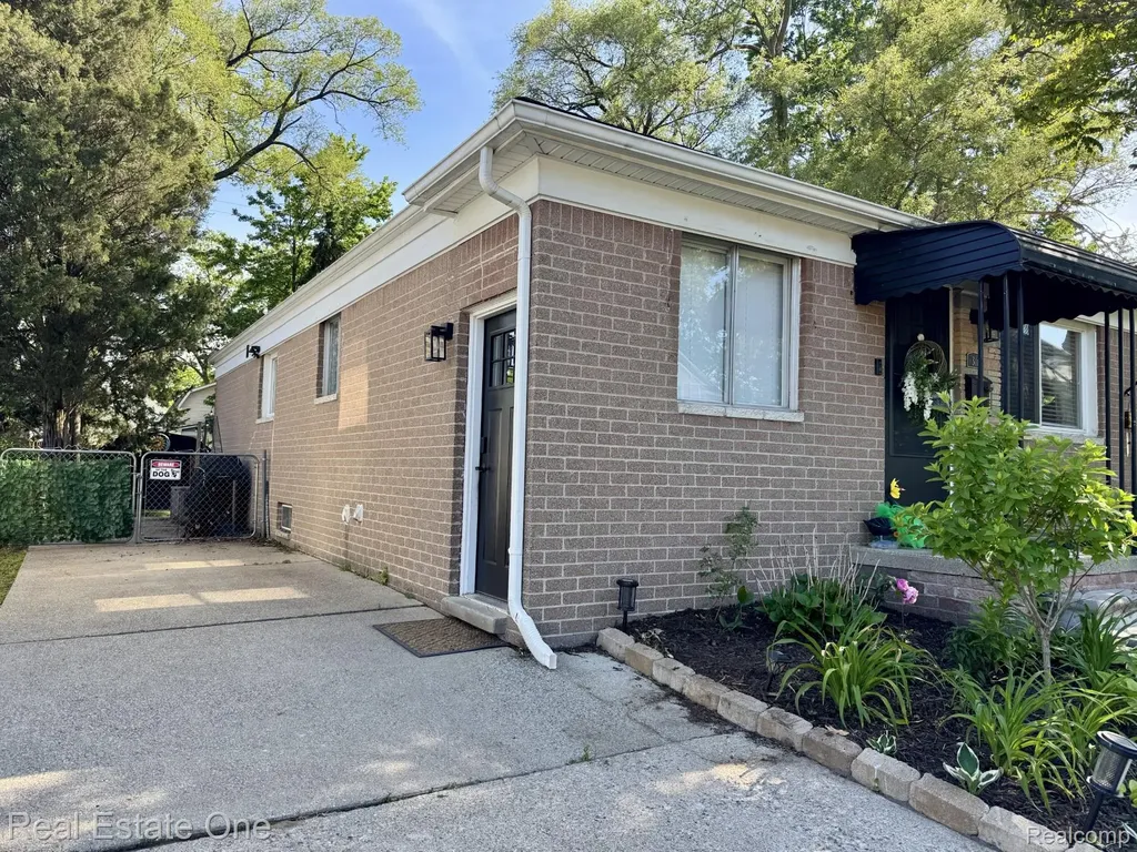 311 W Brockton Avenue Madison Heights City MI 48071