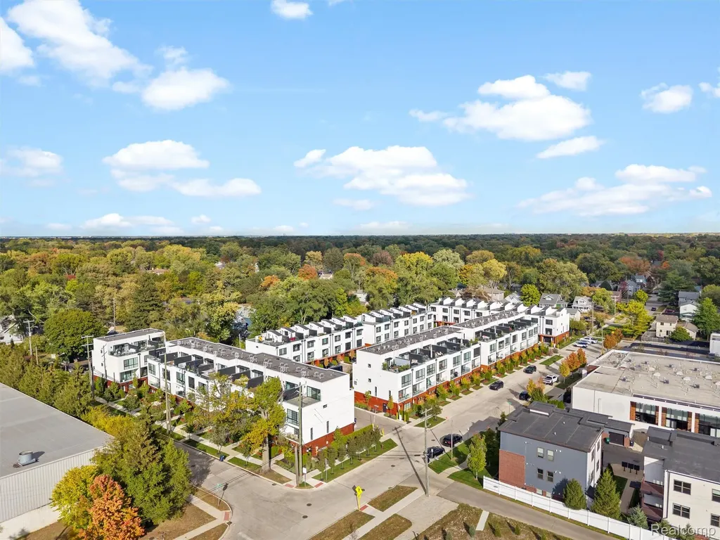533 E Harrison Avenue Royal Oak City MI 48067
