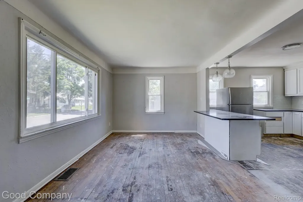 436 E George Avenue Hazel Park City MI 48030
