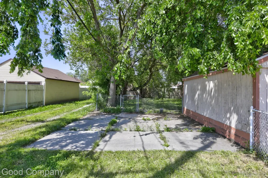 436 E George Avenue Hazel Park City MI 48030