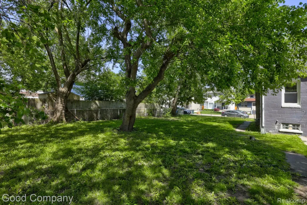 436 E George Avenue Hazel Park City MI 48030