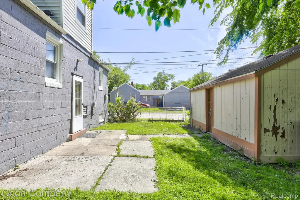 436 E George Avenue Hazel Park City MI 48030