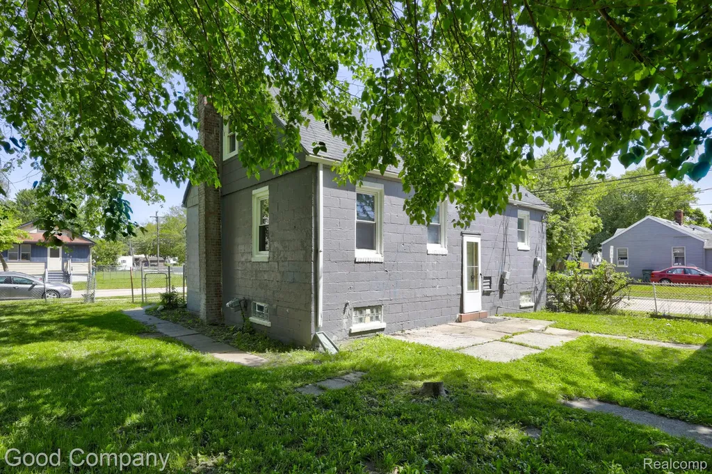 436 E George Avenue Hazel Park City MI 48030