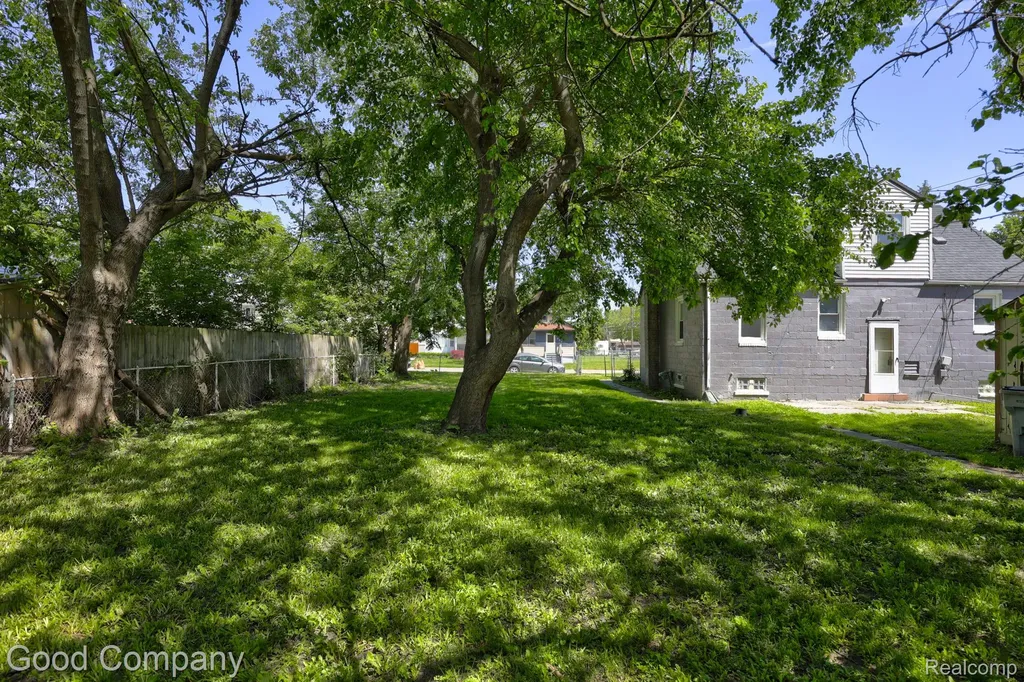 436 E George Avenue Hazel Park City MI 48030