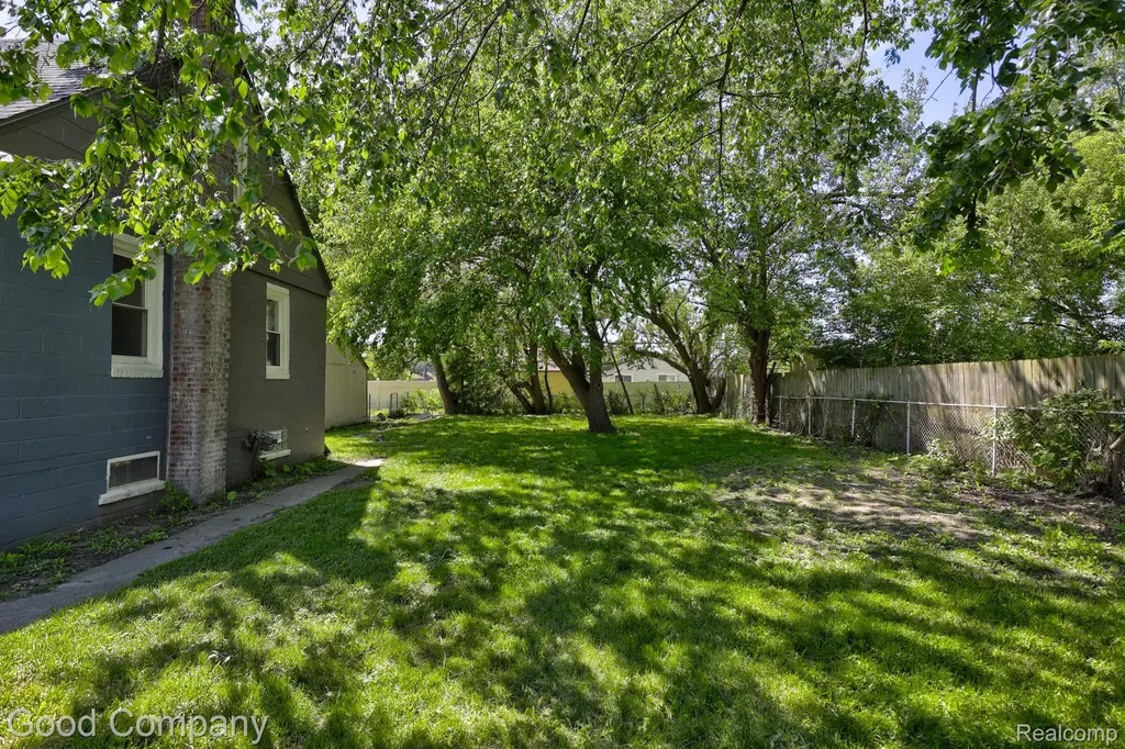 436 E George Avenue Hazel Park City MI 48030