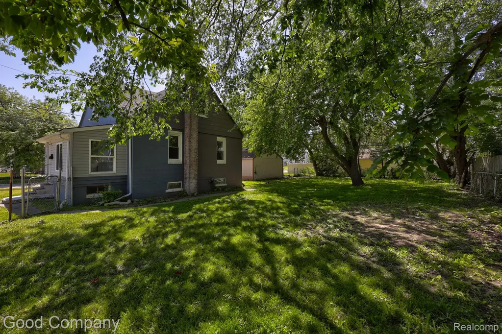 436 E George Avenue Hazel Park City MI 48030