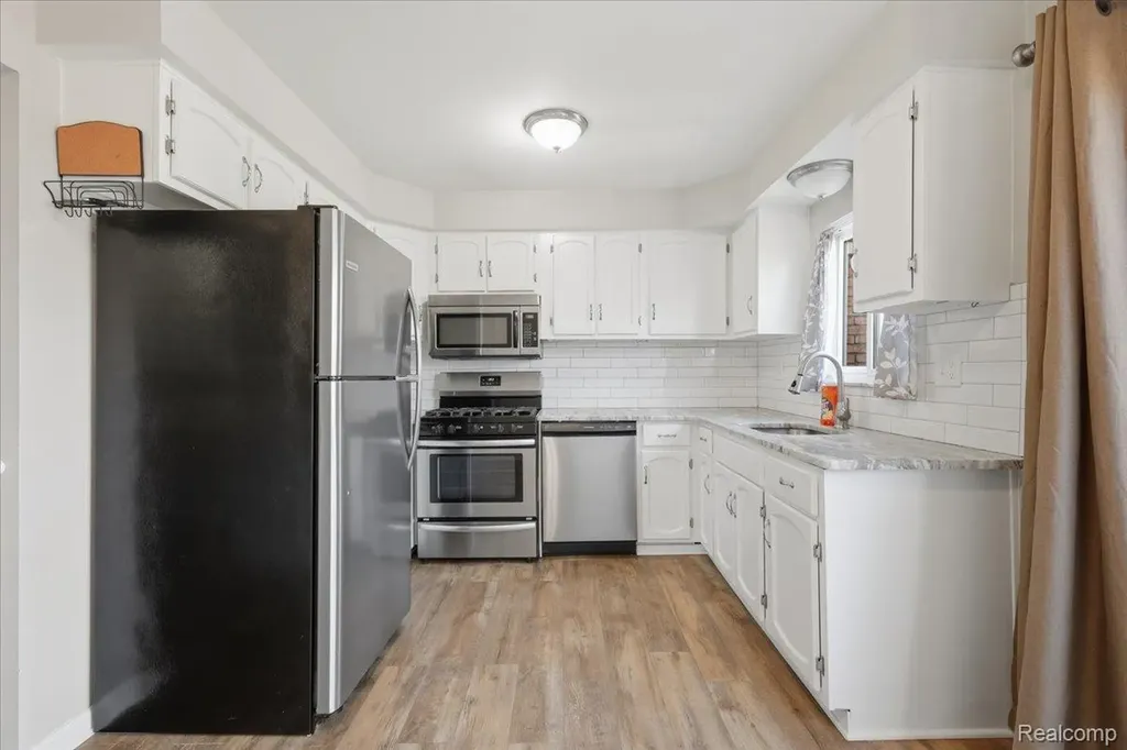 16345 Benmar Drive Roseville City MI 48066