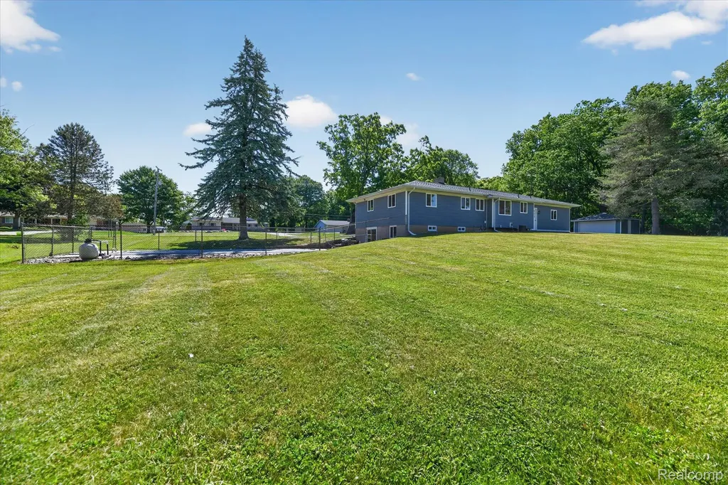 2250 Montague Road Davison City MI 48423