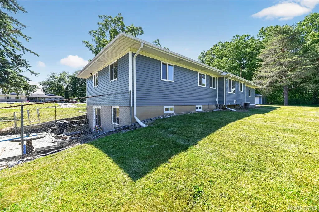 2250 Montague Road Davison City MI 48423