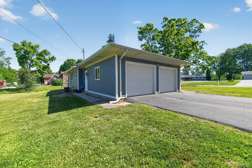 2250 Montague Road Davison City MI 48423