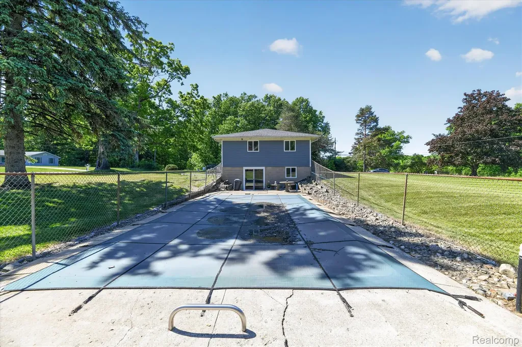 2250 Montague Road Davison City MI 48423