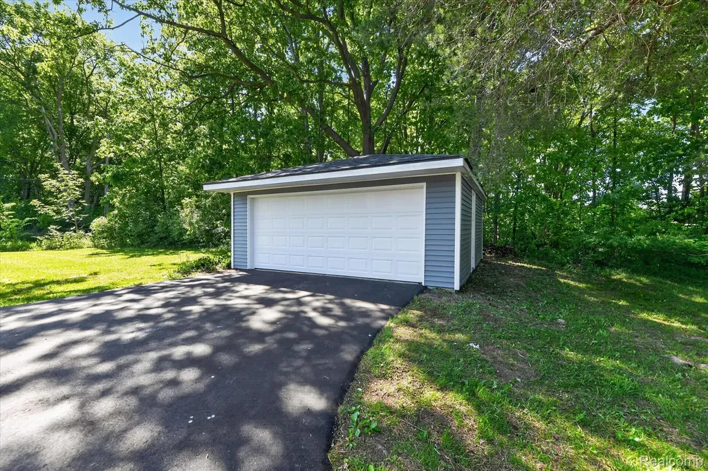 2250 Montague Road Davison City MI 48423