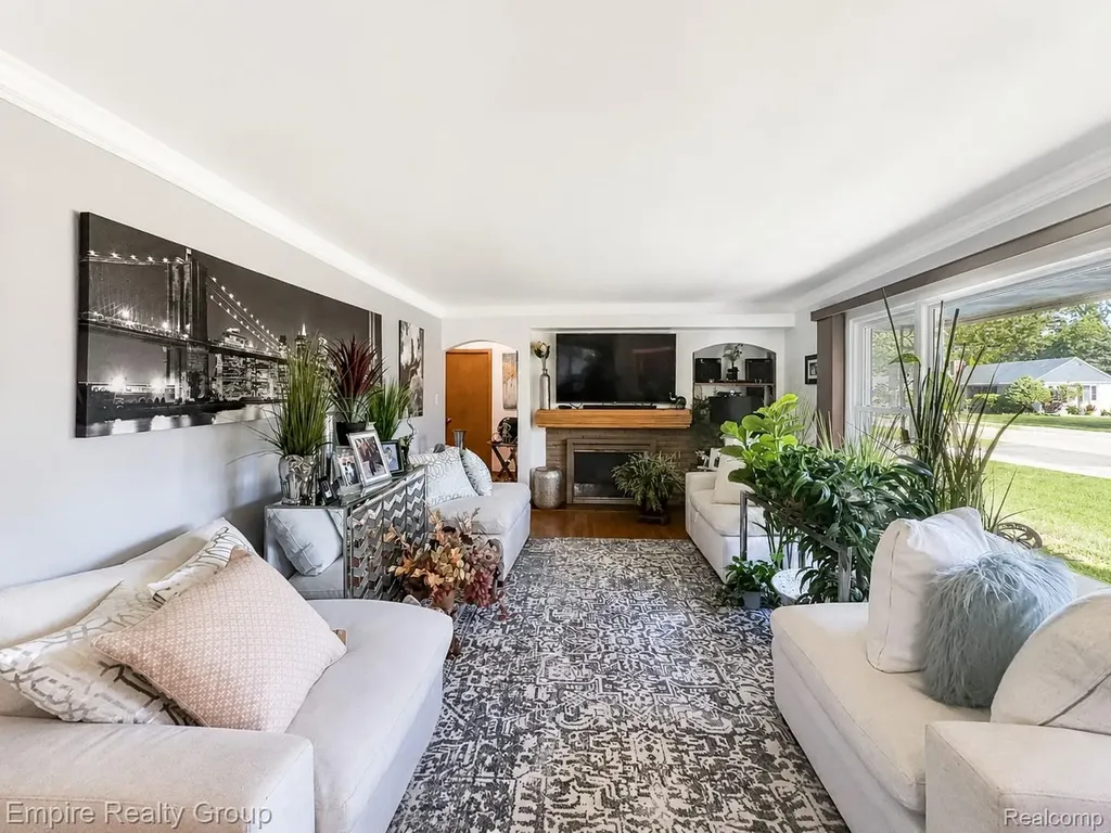 17300 Buckingham Avenue Beverly Hills Village MI 48025
