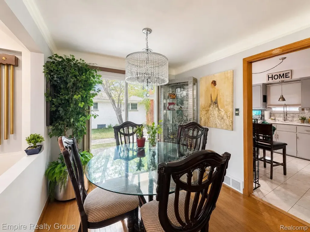 17300 Buckingham Avenue Beverly Hills Village MI 48025