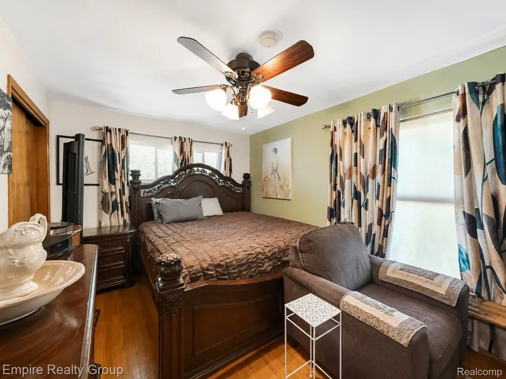 17300 Buckingham Avenue Beverly Hills Village MI 48025