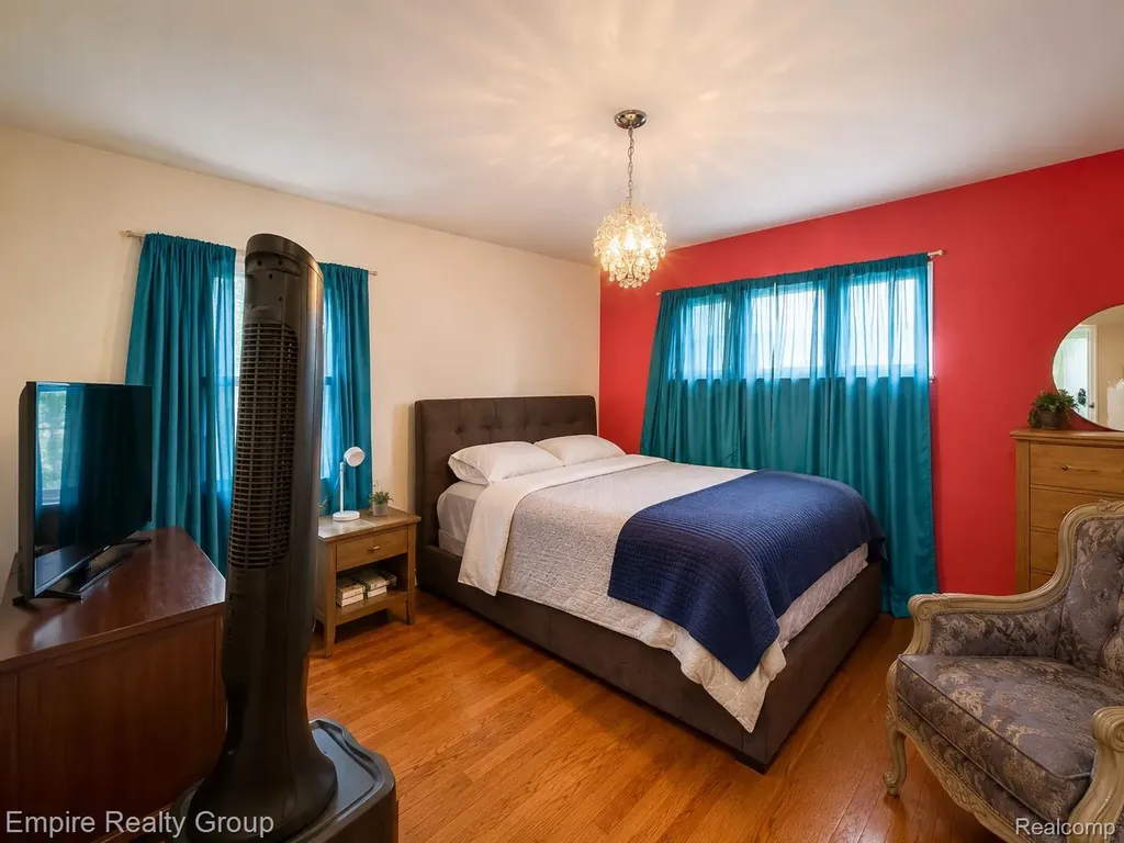 17300 Buckingham Avenue Beverly Hills Village MI 48025
