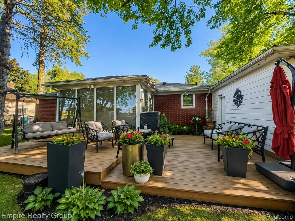 17300 Buckingham Avenue Beverly Hills Village MI 48025