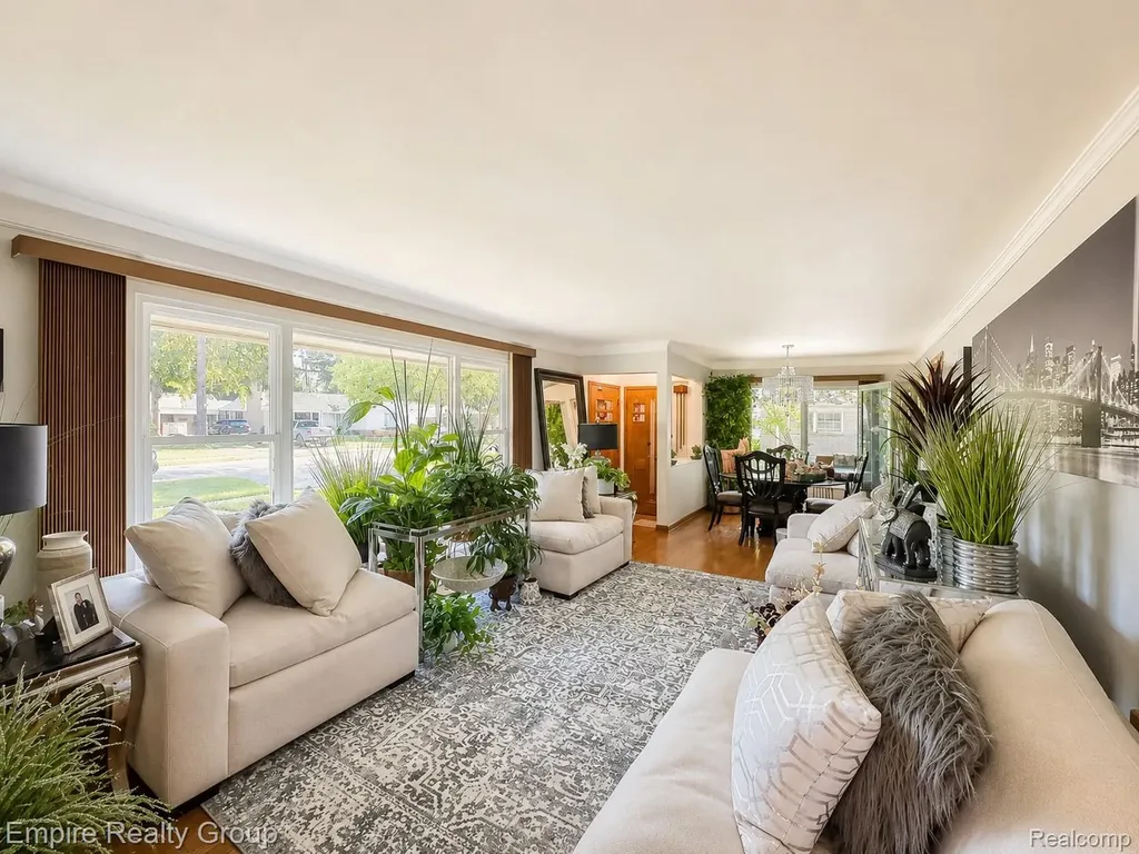 17300 Buckingham Avenue Beverly Hills Village MI 48025