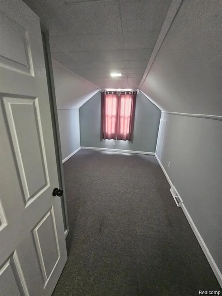 12760 Sarsfield Avenue Warren City MI 48089