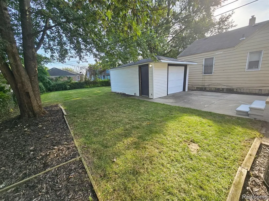 12760 Sarsfield Avenue Warren City MI 48089