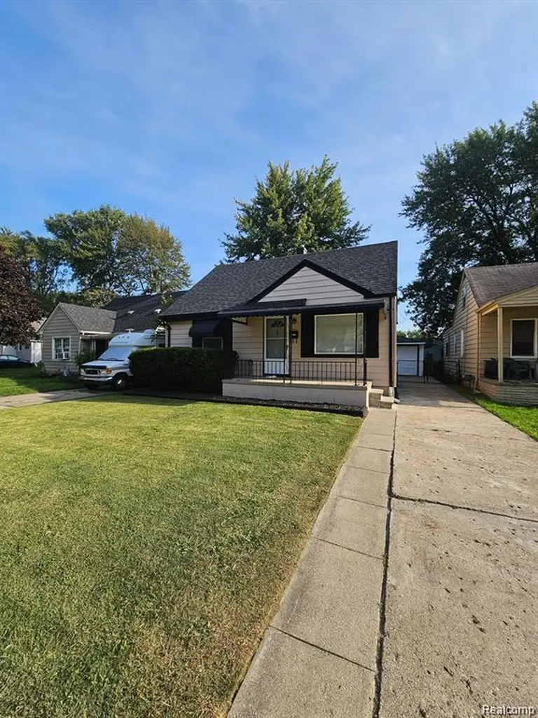12760 Sarsfield Avenue Warren City MI 48089