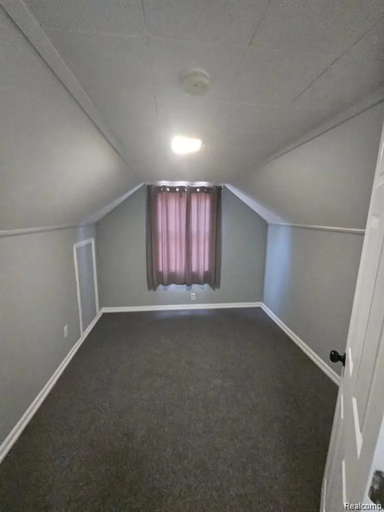 12760 Sarsfield Avenue Warren City MI 48089