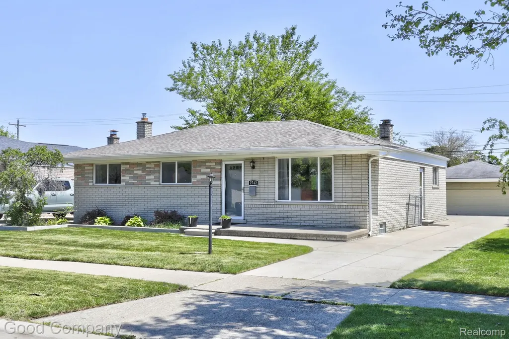 2742 Downey Drive Troy City MI 48083