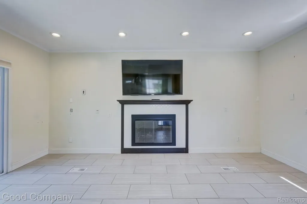 2742 Downey Drive Troy City MI 48083