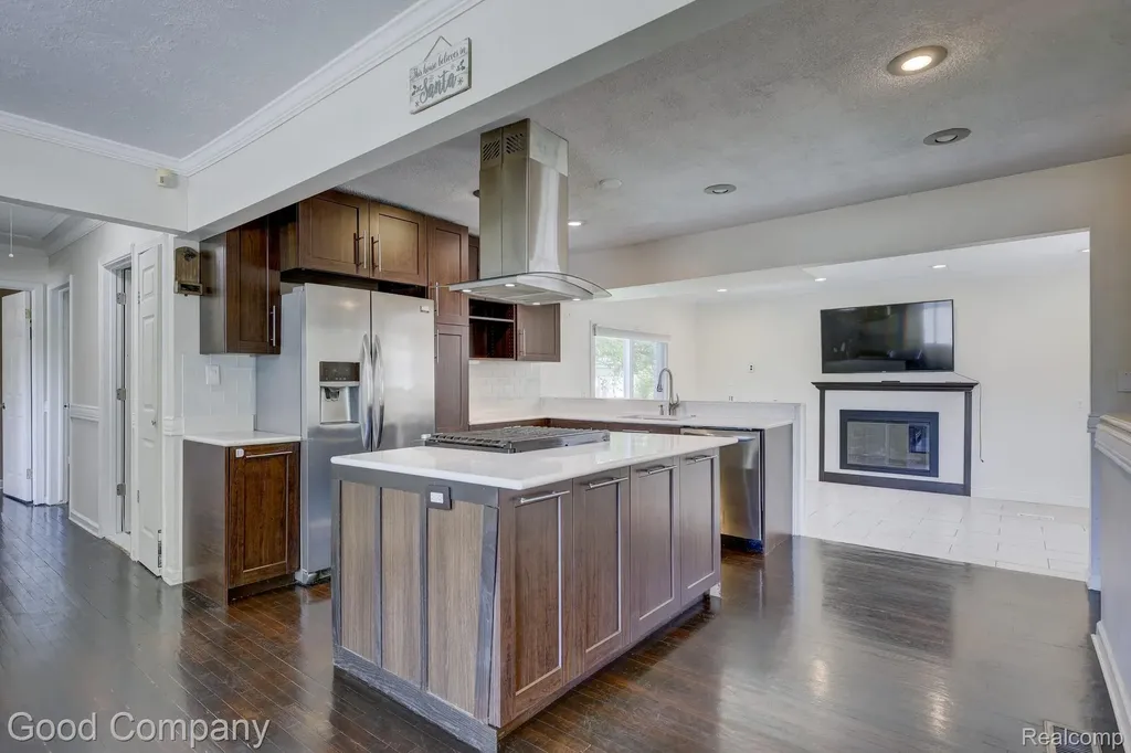 2742 Downey Drive Troy City MI 48083