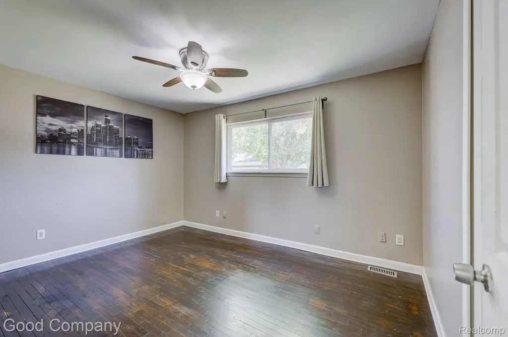 2742 Downey Drive Troy City MI 48083