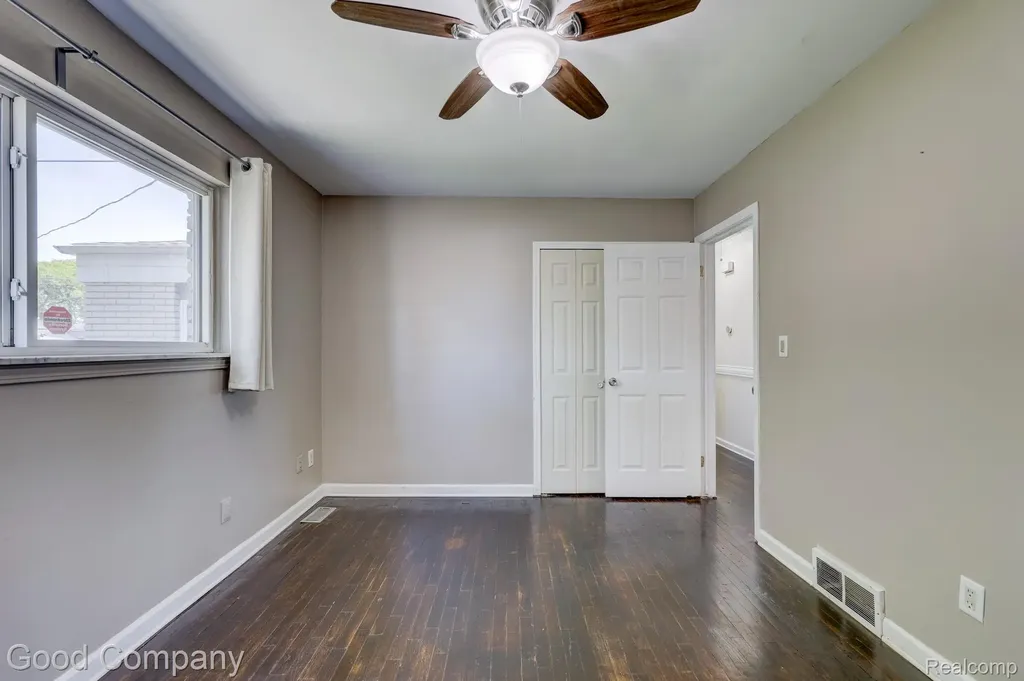 2742 Downey Drive Troy City MI 48083