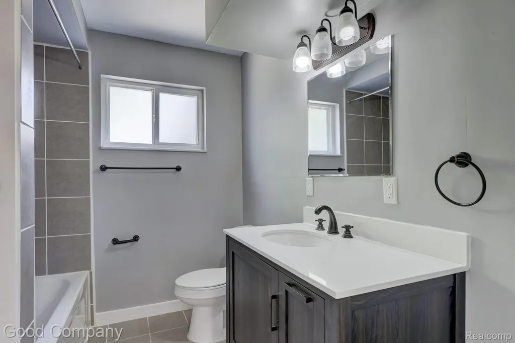 2742 Downey Drive Troy City MI 48083