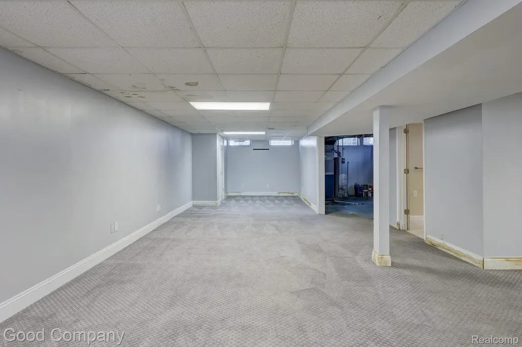 2742 Downey Drive Troy City MI 48083