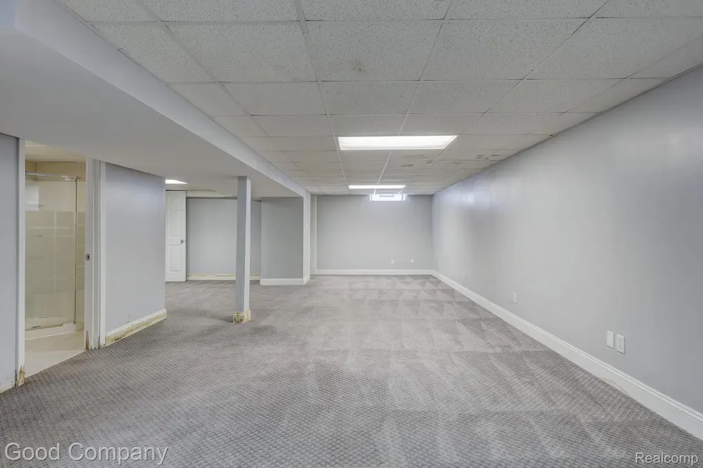 2742 Downey Drive Troy City MI 48083