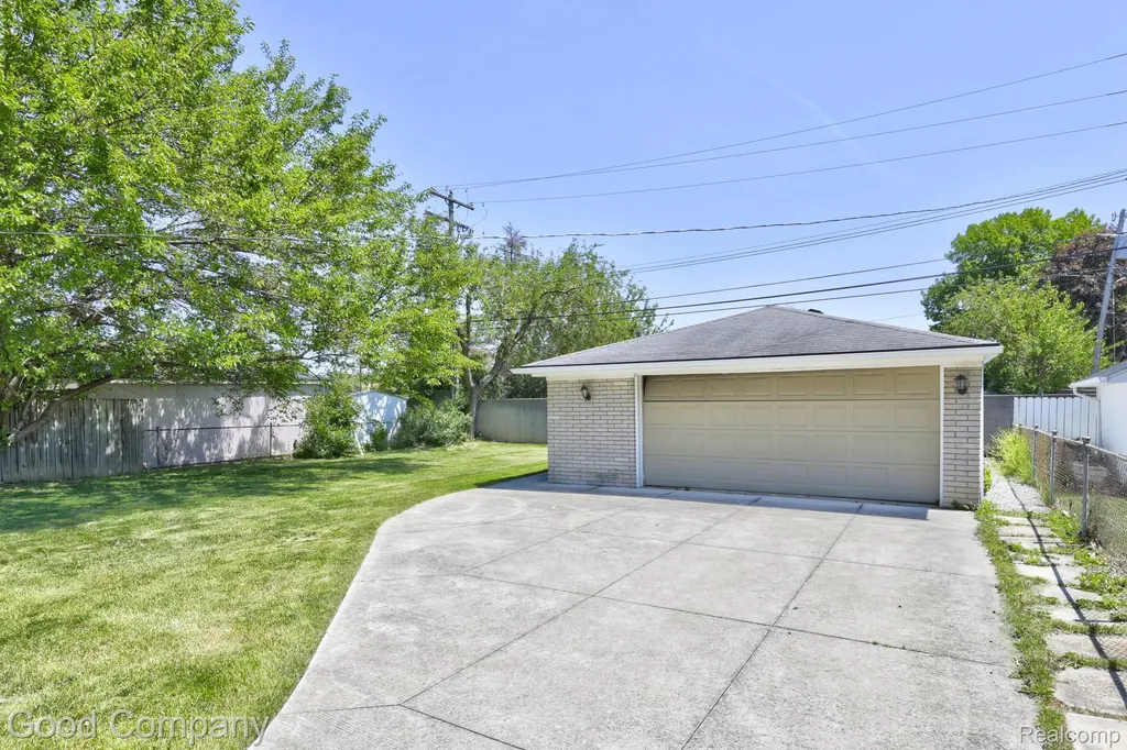 2742 Downey Drive Troy City MI 48083