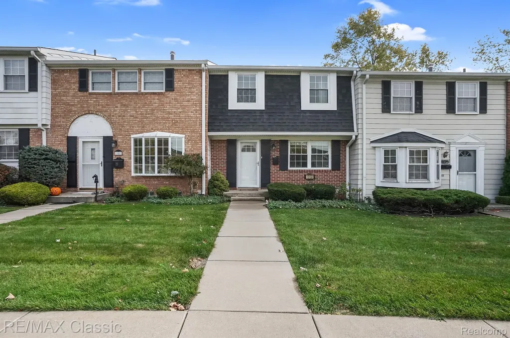19580 Crystal Lake Drive Northville City MI 48167