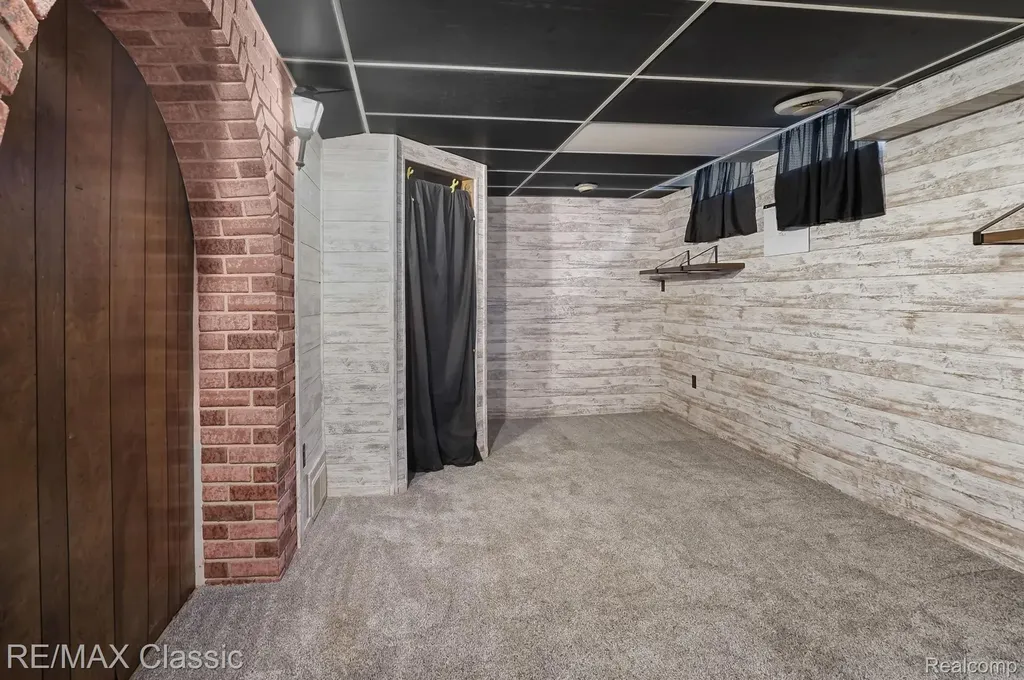 19580 Crystal Lake Drive Northville City MI 48167