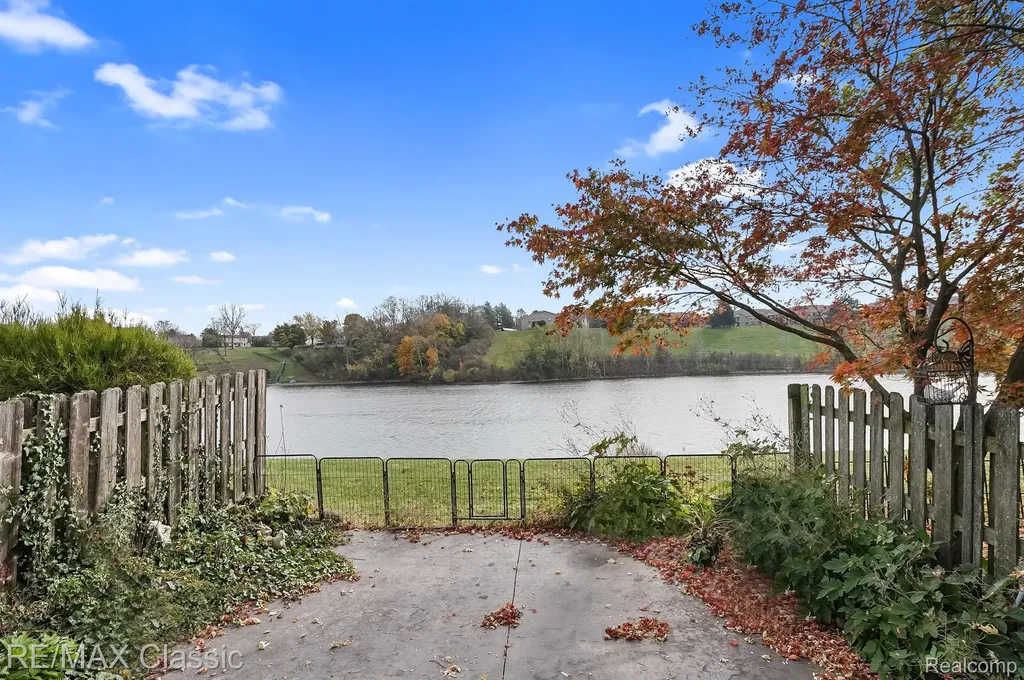 19580 Crystal Lake Drive Northville City MI 48167