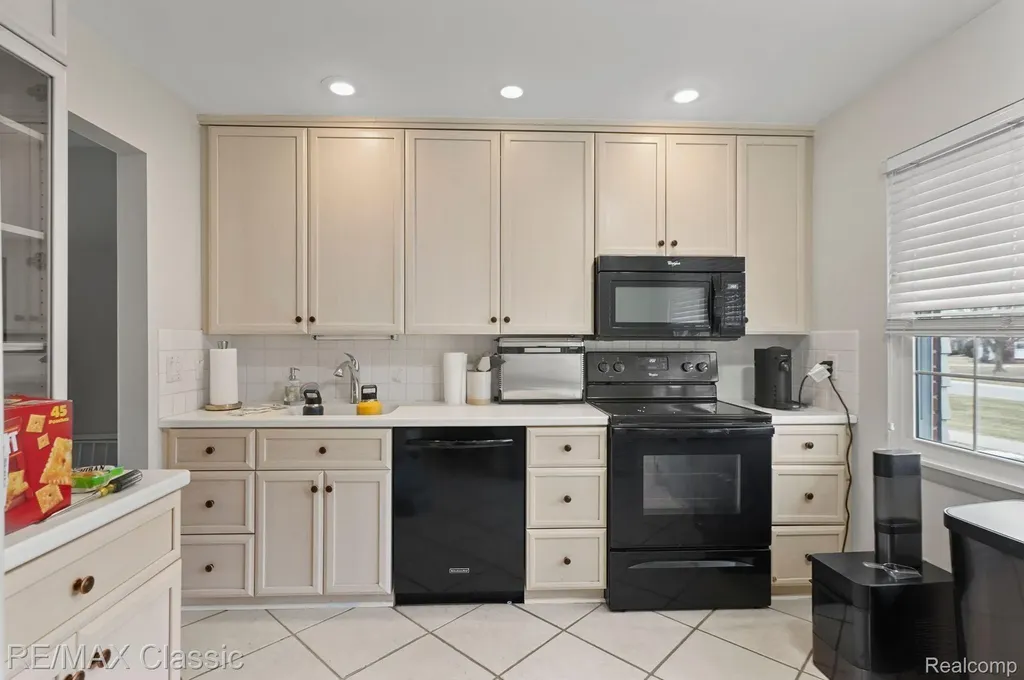 19580 Crystal Lake Drive Northville City MI 48167