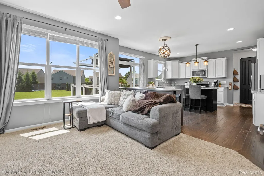 28519 Cottage Lane Lyon Charter Township MI 48165