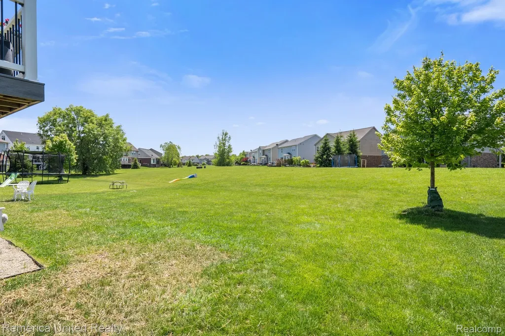 28519 Cottage Lane Lyon Charter Township MI 48165